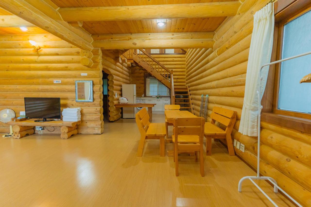 Jungmun Log Pension&Resort Seogwipo Extérieur photo