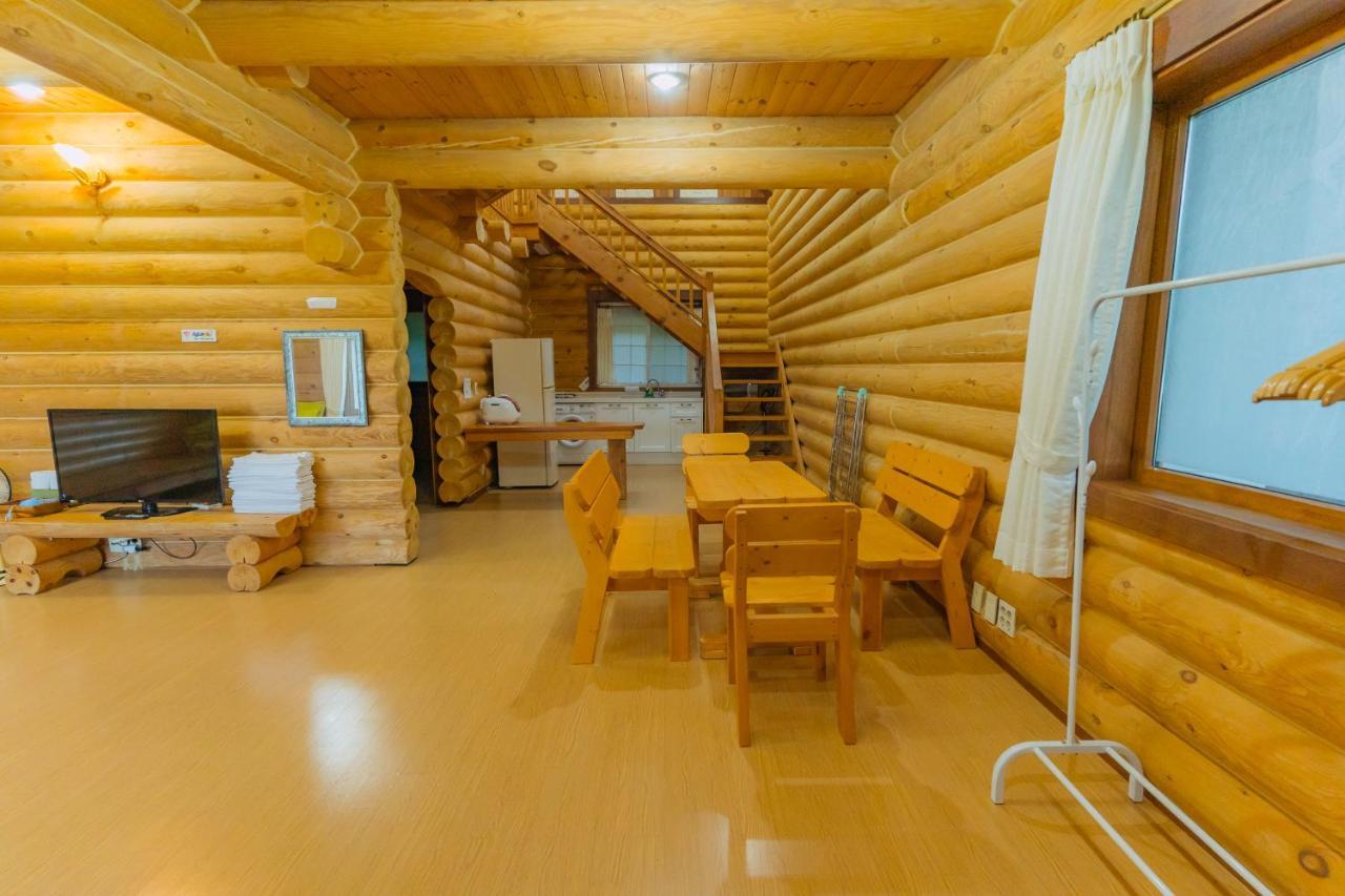 Jungmun Log Pension&Resort Seogwipo Extérieur photo