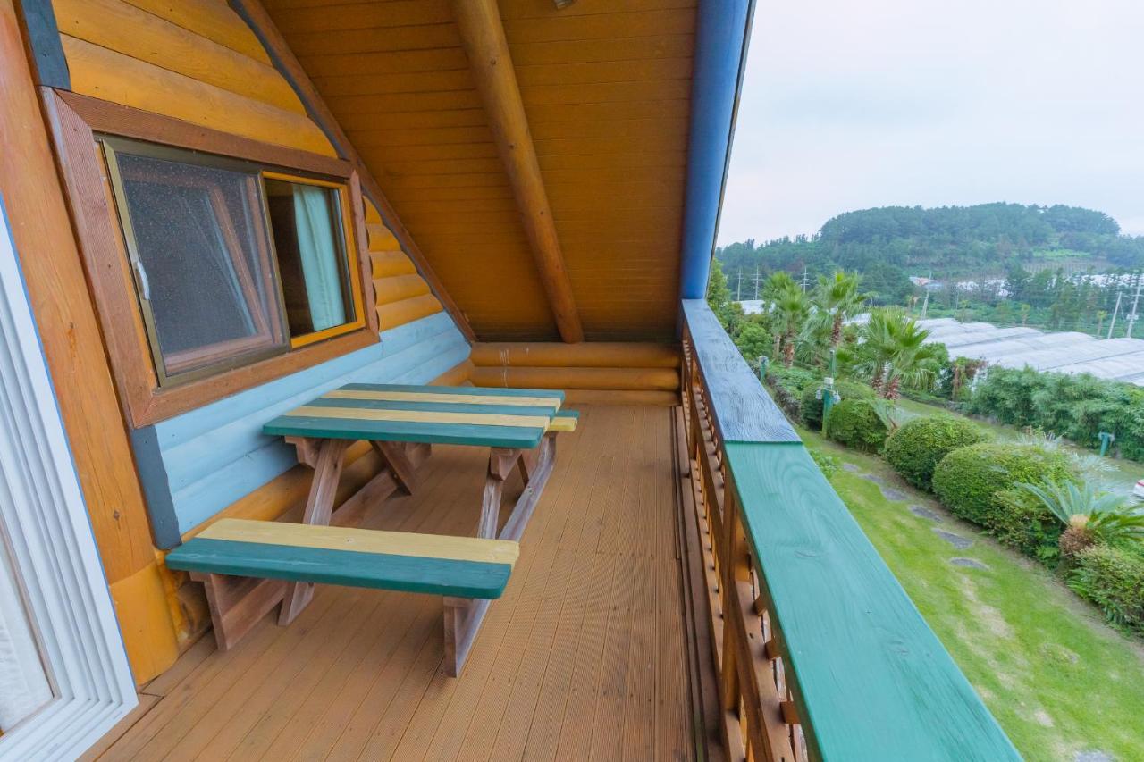 Jungmun Log Pension&Resort Seogwipo Extérieur photo