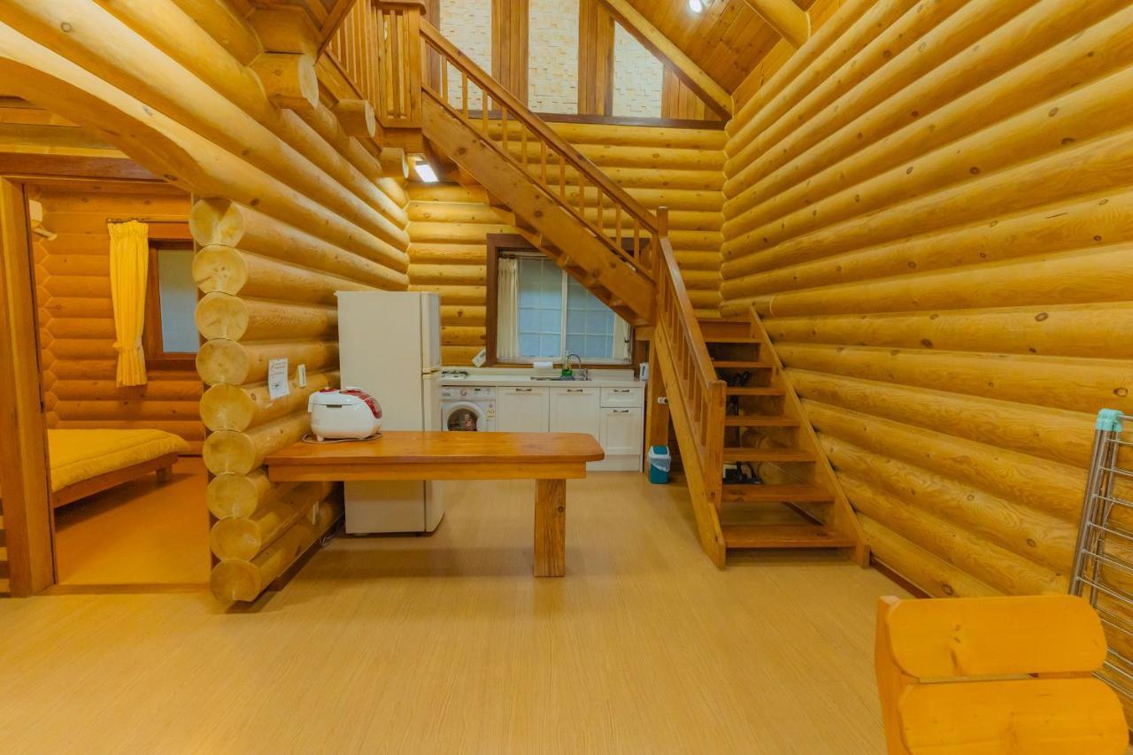 Jungmun Log Pension&Resort Seogwipo Extérieur photo