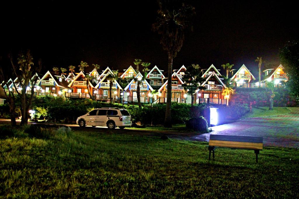 Jungmun Log Pension&Resort Seogwipo Extérieur photo