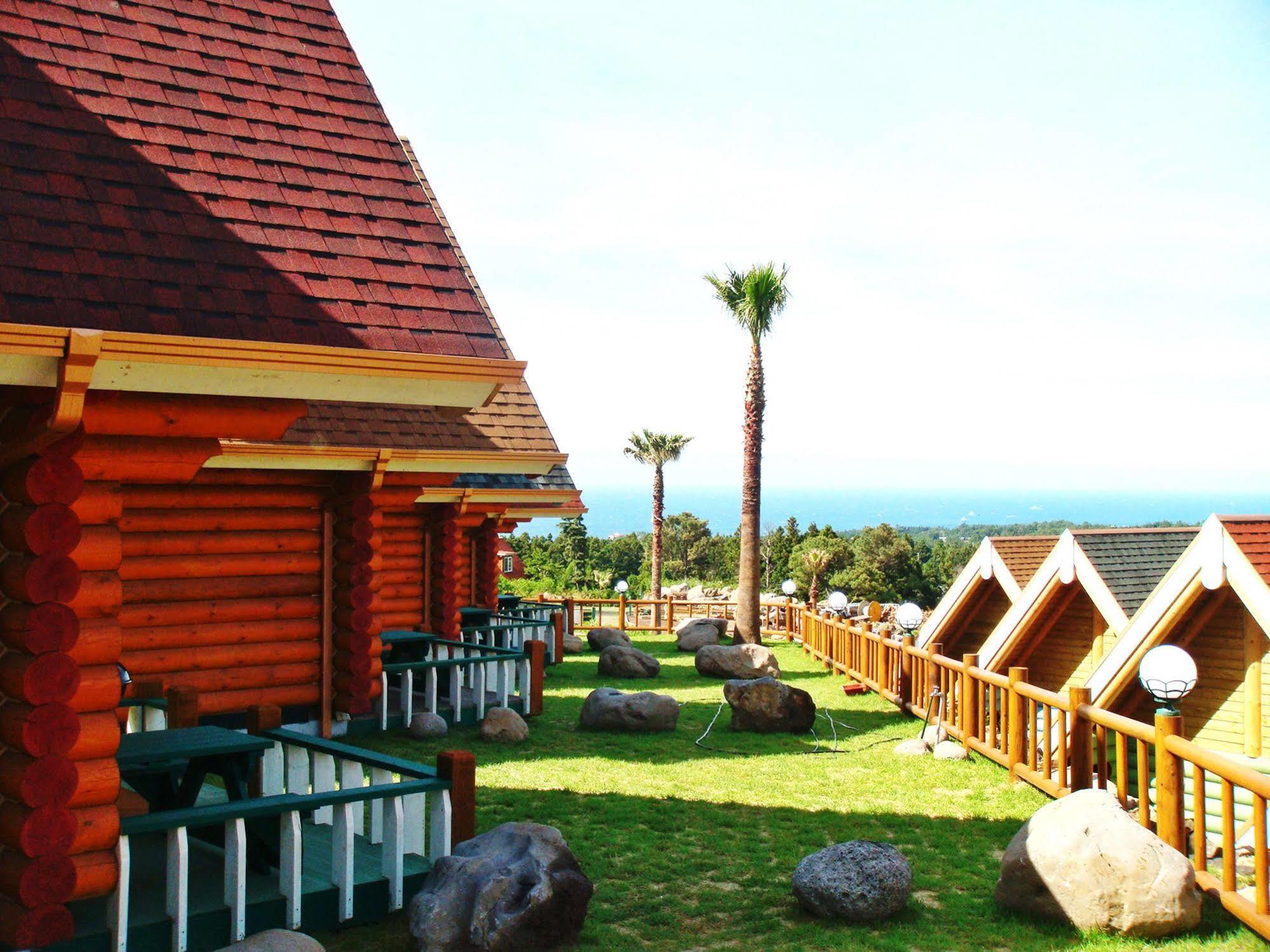 Jungmun Log Pension&Resort Seogwipo Extérieur photo